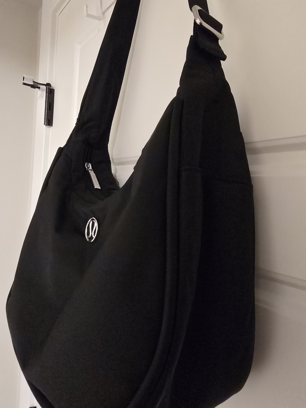 Lululemon City Essentials Shoulder Bag 4L - Picture 2 of 6
